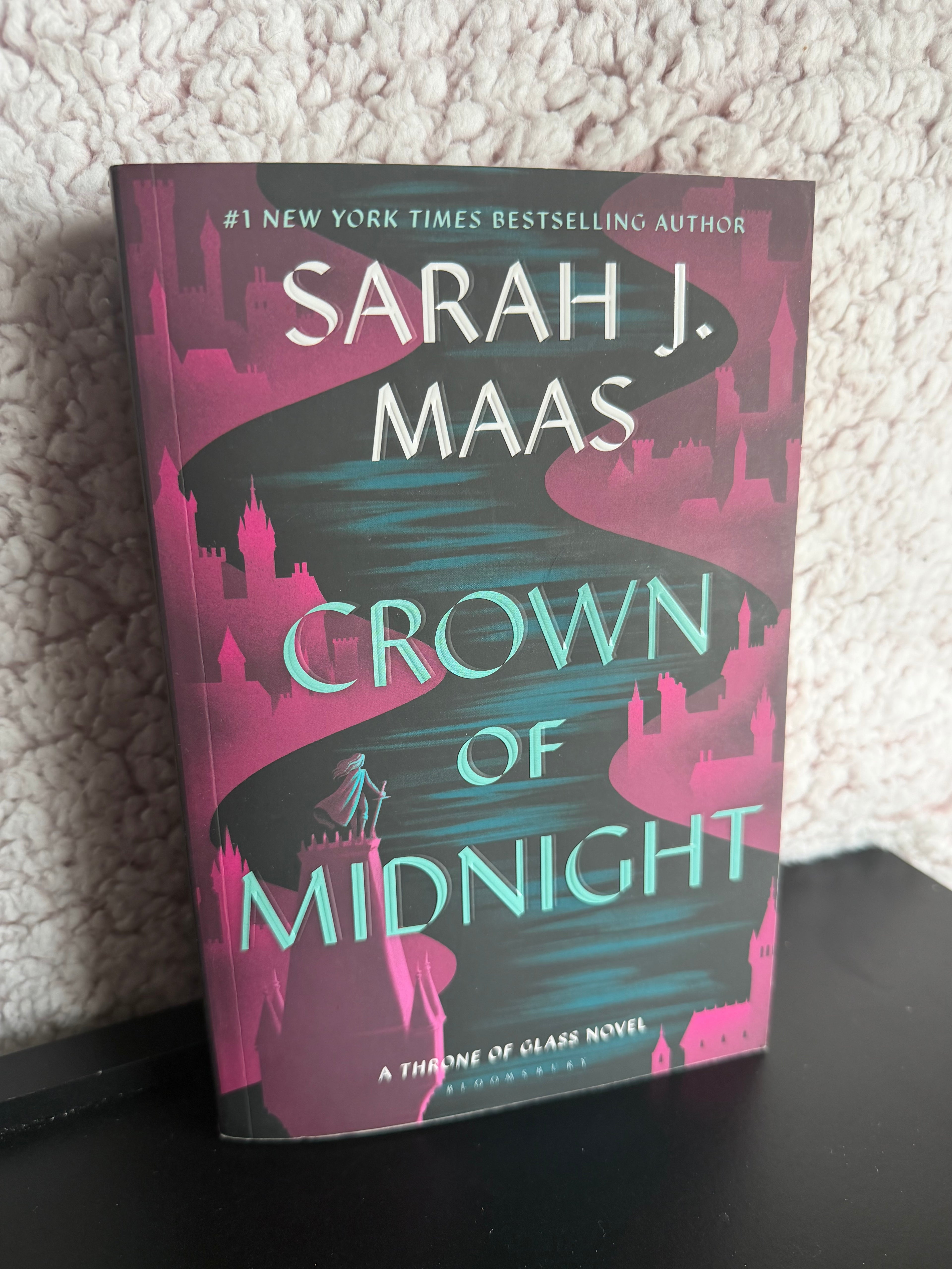 Crown Of Midnight (Paperback) Condition: Like New